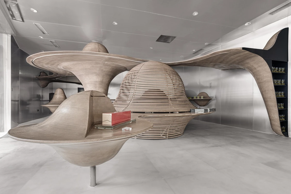 estetica curva donde las montañas se funden con la nubes en la tienda de te