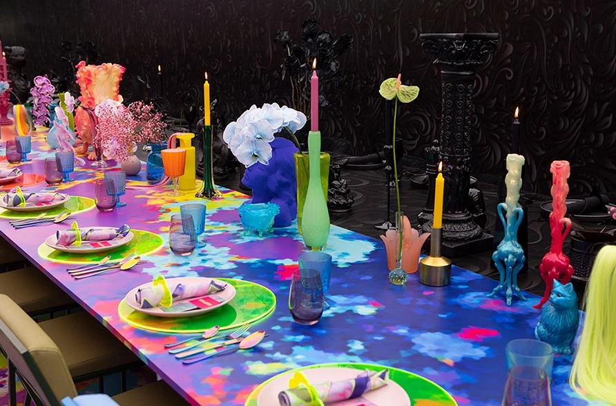 vasija cromática en colores vivos