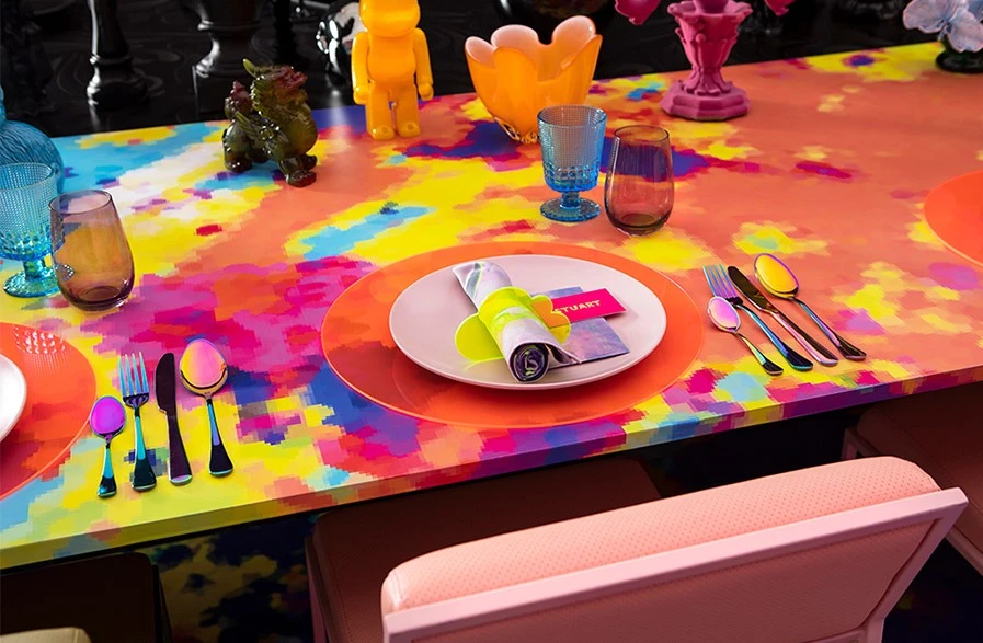 parte de la mesa cromática construida con materiales donados