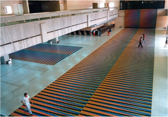 vista general de Cromointerferencia de color aditivo aeropuerto Simón Bolívar