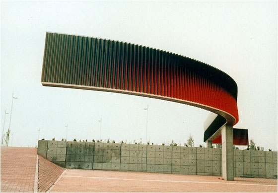 obra Fisicromía para Madrid, macroescultura del Parque Ferial Juan Carlos I