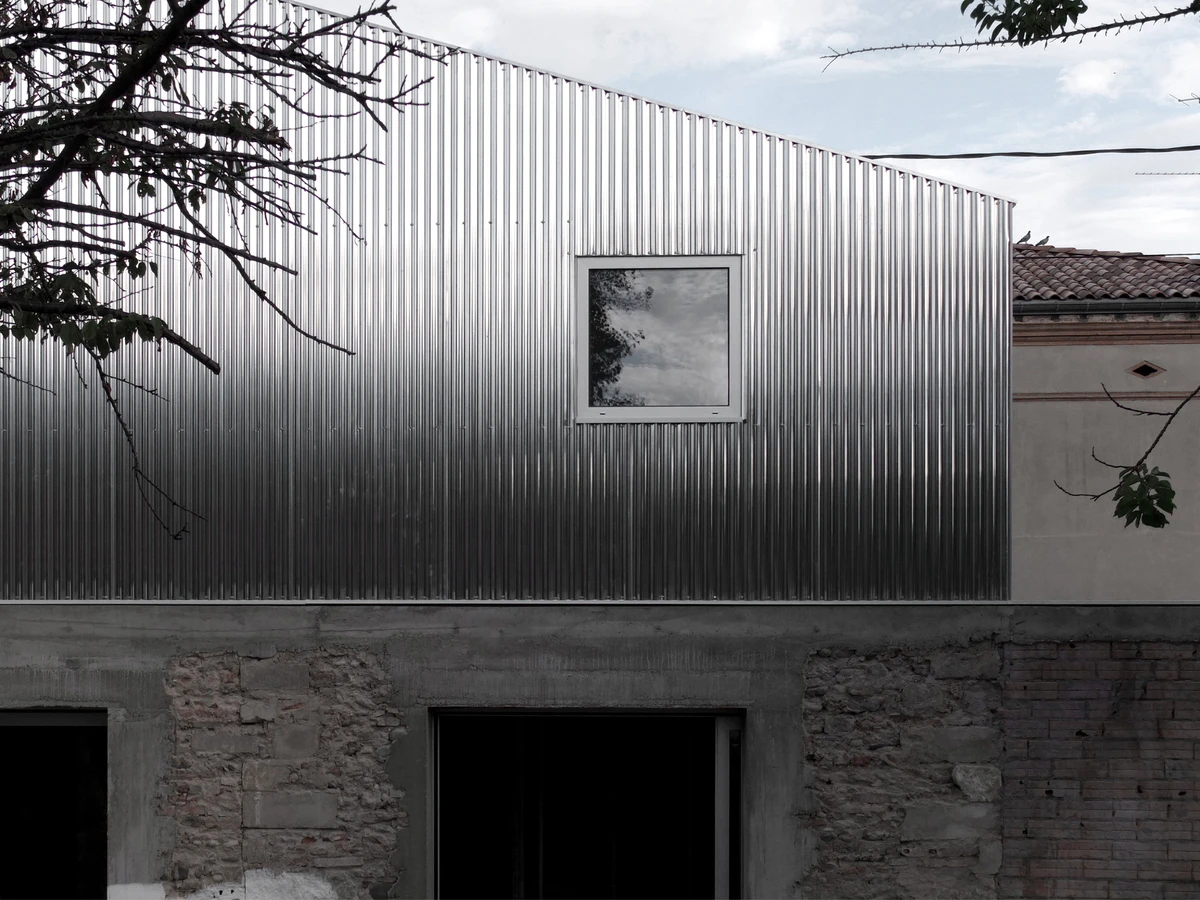 La Casa M03 cuestiona los nuevos límites del equilibrio estético