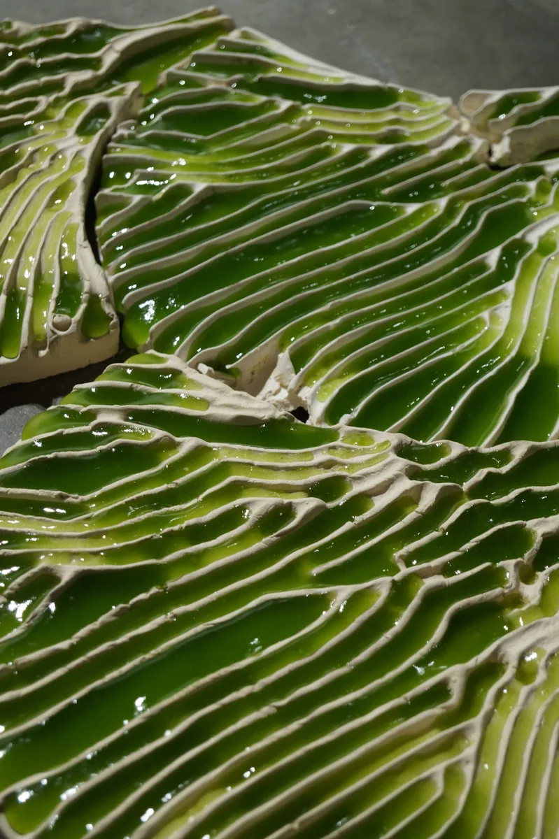 flujo del agua por los canales de cada tesela