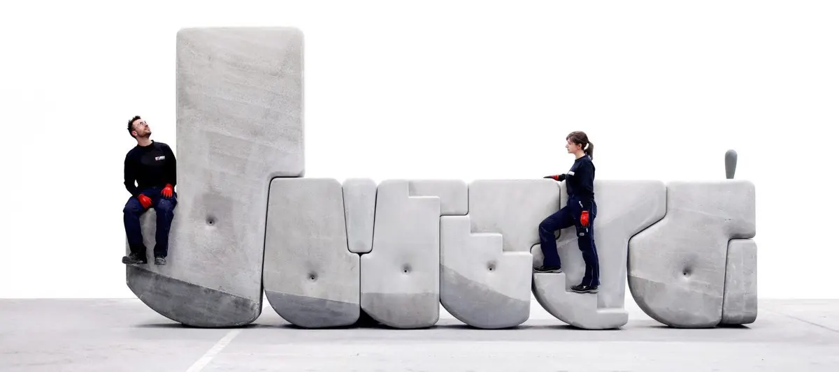 Matter Design traslada moles de hormigón usando solo las manos
