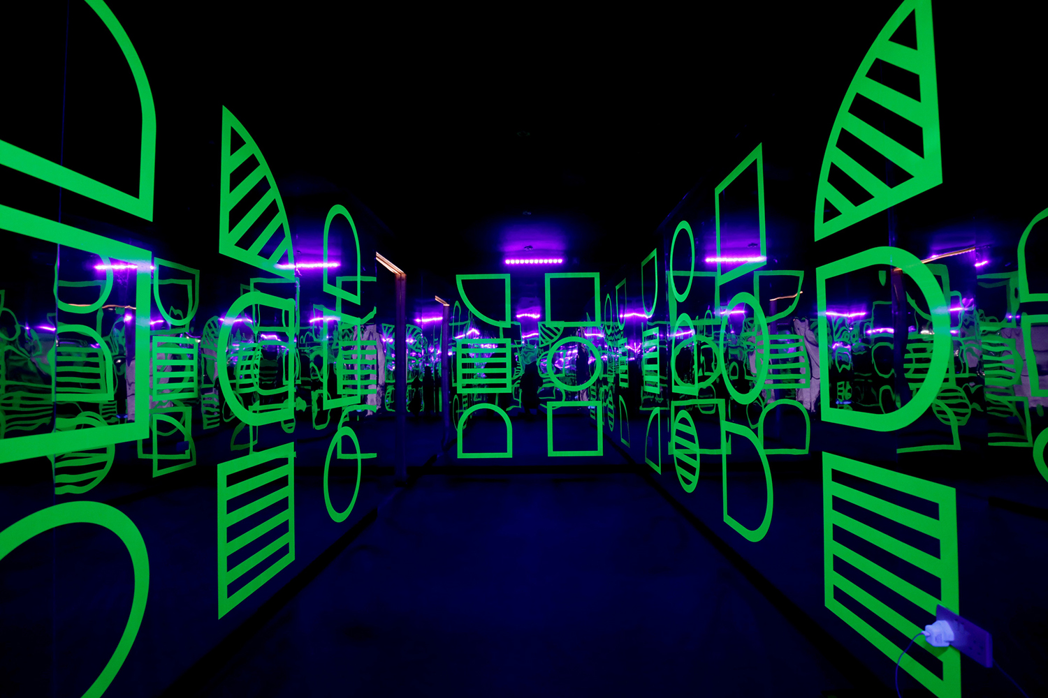 discoteca de house of dots una instalacion de camile walala