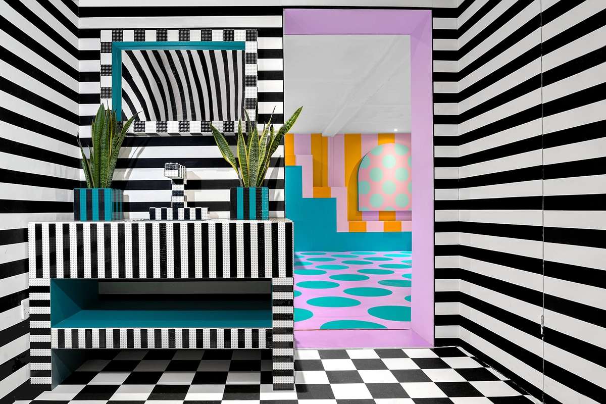 baño de house of dots de la artista camile walala