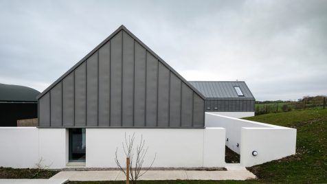 House Lessans, una versión contemporánea de la granja norirlandesa