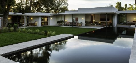 ÁBATON abre las puertas a la naturaleza en su nueva vivienda unifamiliar