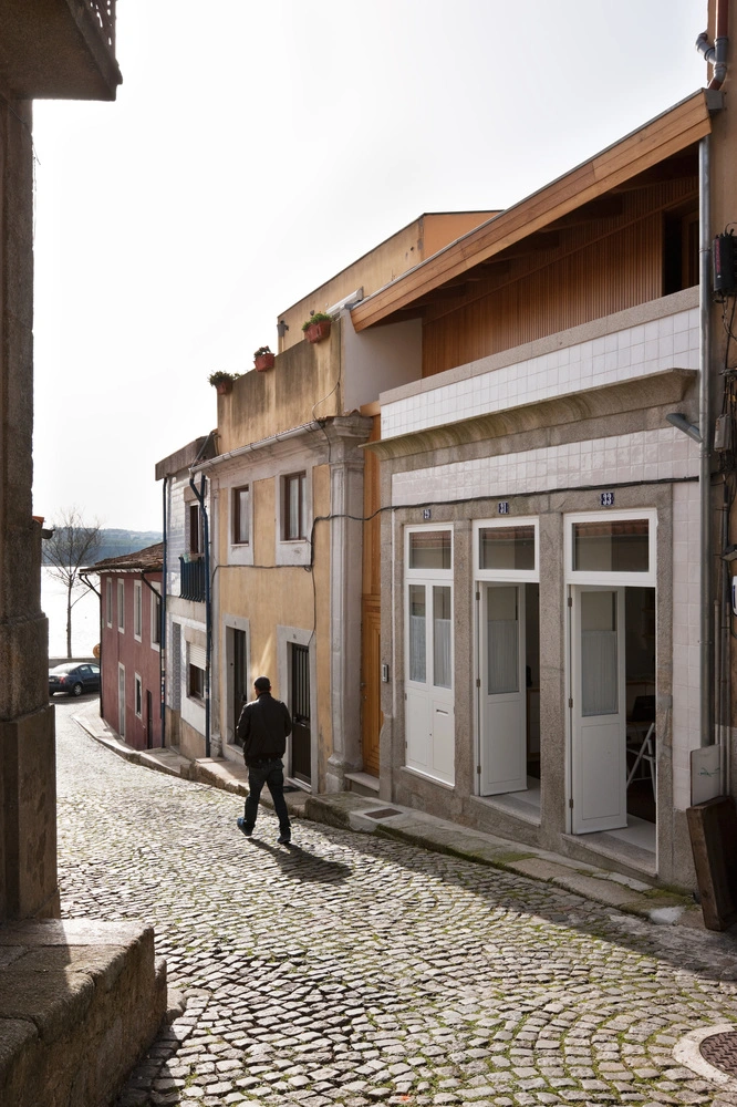 La vida discurre plácidamente en la Casa portuguesa de João