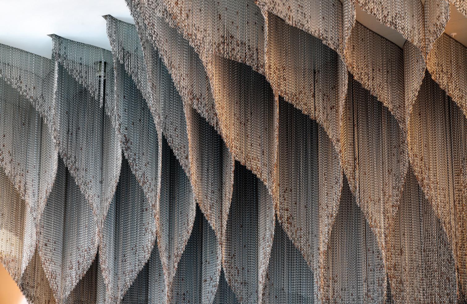 Kengo Kuma esculpe una impresionante cortina de luz en la Casa Batlló