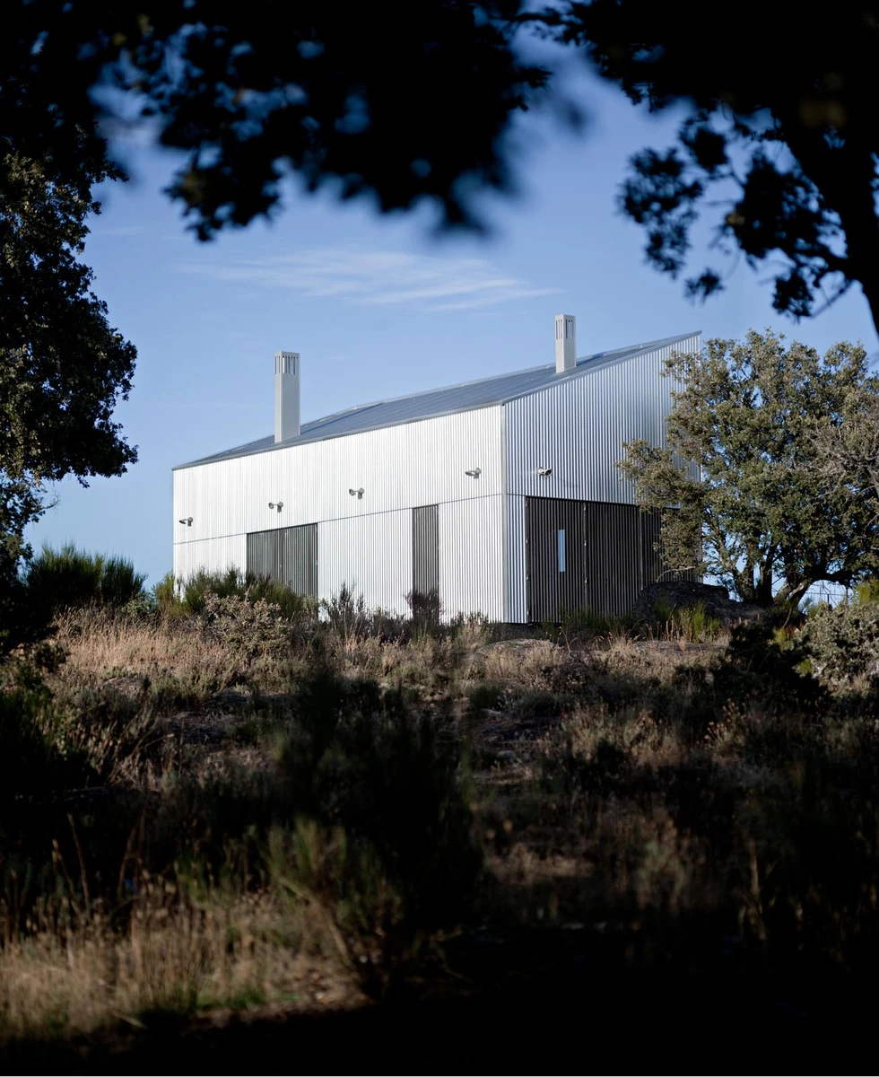 Casa Garoza, una rara avis industrial en plena sierra de Ávila