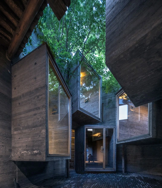 Acristalamientos panorámicos para rejuvenecer el Pekín más tradicional