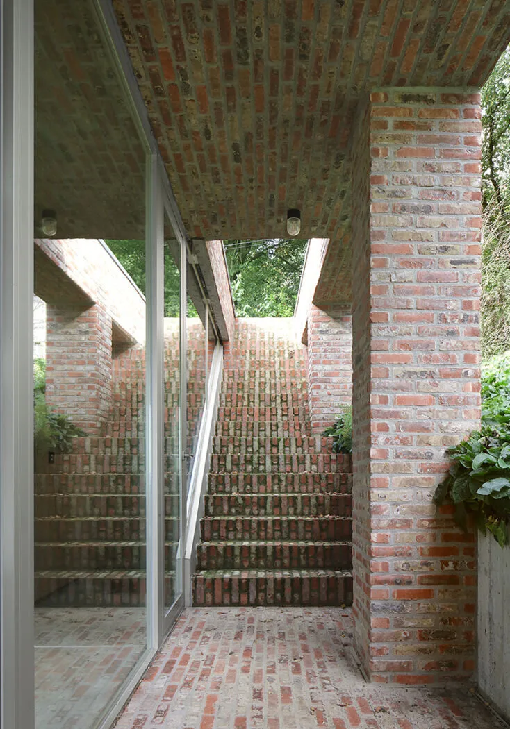 escaleras de la fachada sur