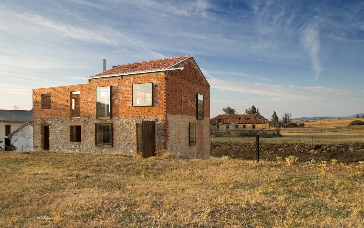Contraste sensorial, habitando una ruina.