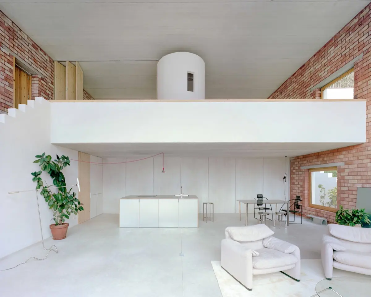 Sencillez y lujo espacial mirando al Mediterráneo