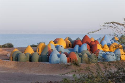 Un poblado de color en el desierto iraní