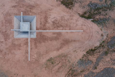 Entre el land art y arquitectura en el desierto de Arizona