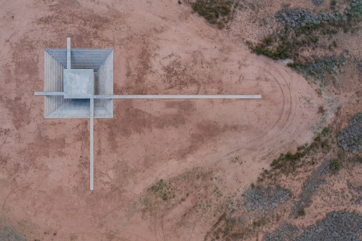 Entre el land art y arquitectura en el desierto de Arizona