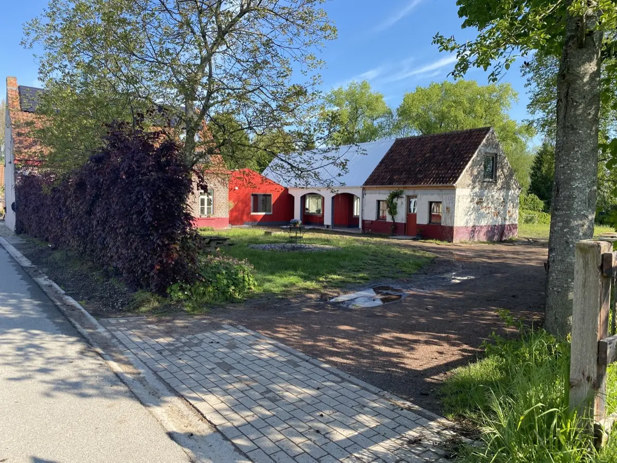 Historia de un granero en desuso. Atelier Tom Vanhee en Bélgica