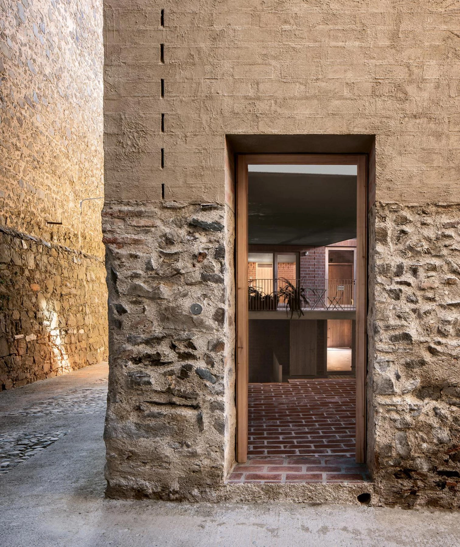 Bodegas Clos Pachem: arte, funcionalidad y sostenibilidad