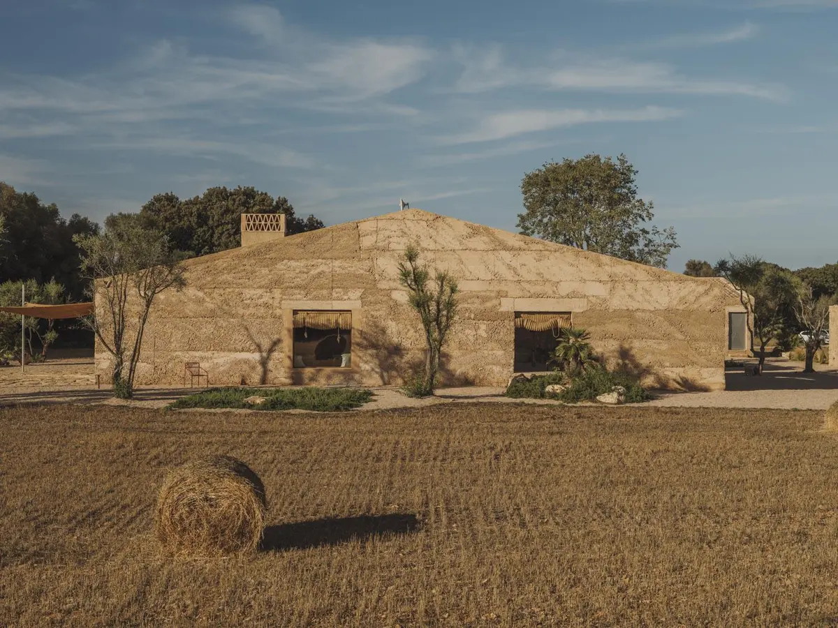 Una casa con patio: arquitectura rural desde la introspección