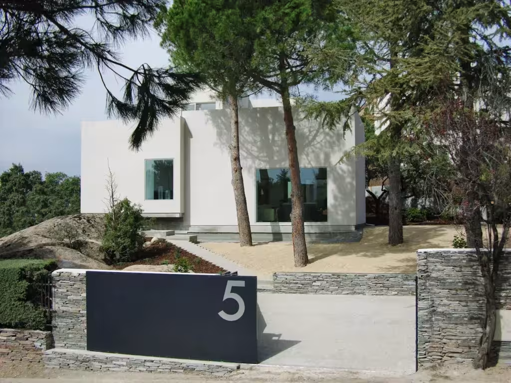 vista frontal de una casa ÁBATON