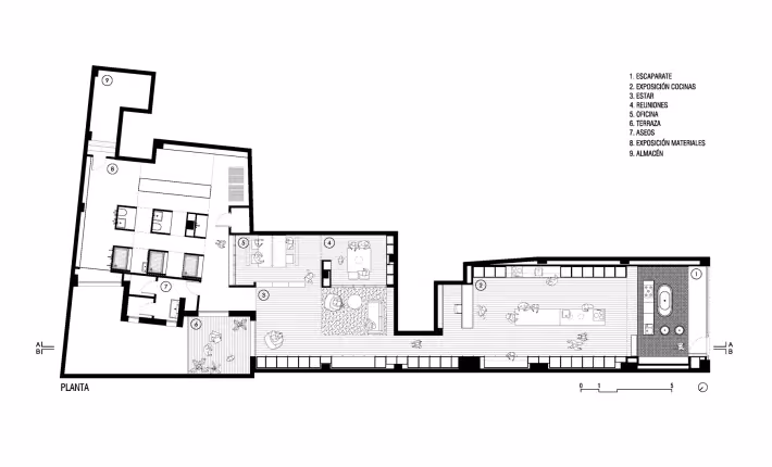 Plano de planta del Oak Showroom de Barcelona con los ambientes de exposición dispuestos en forma de L