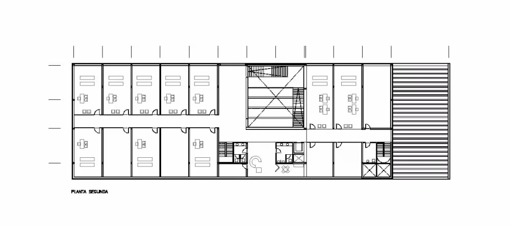 Planta segunda de un edificio del Parque Empresarial de Arte Sacro, con locales alineados y escalera central