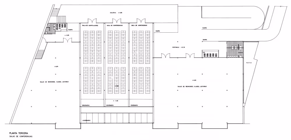 Planta tercera con aulas y sala de conferencias del Gimnasio del Colegio Maravillas