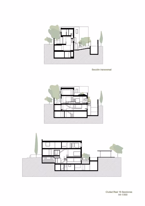 Tres secciones de una vivienda escalonada en Ciudad Real, con patios, terrazas y árboles