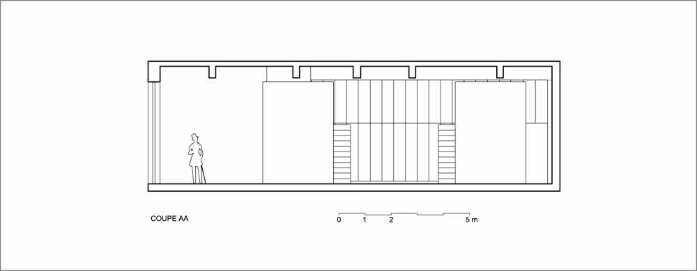Sección longitudinal del Loft For con los volúmenes y la escalera interior