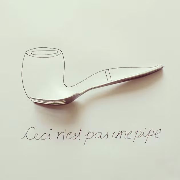Cuchara de metal que completa el dibujo de una pipa con la frase «Ceci n'est pas une pipe»