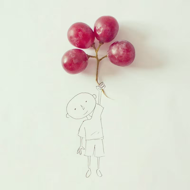 Niño dibujado a línea que sujeta un racimo de uvas rojas como si fueran globos