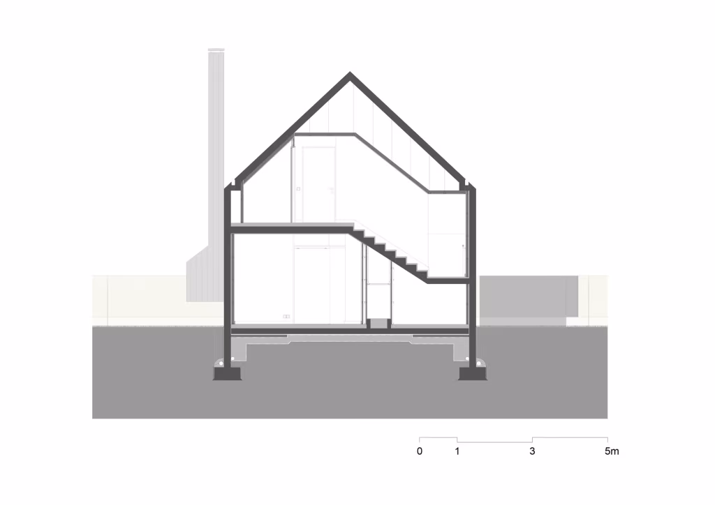 Corte transversal de una vivienda de Souto de Moura en las Azores, con cubierta a dos aguas y escalera interior