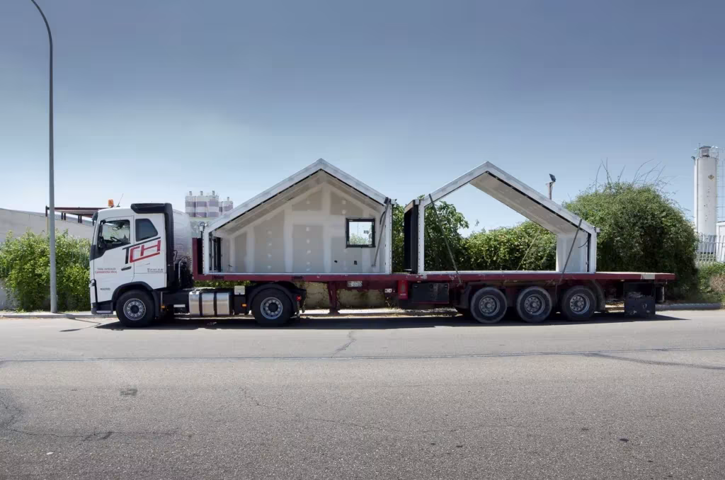 Extraños en el paraíso: una casa modular asturiana con el sello de Baragaño