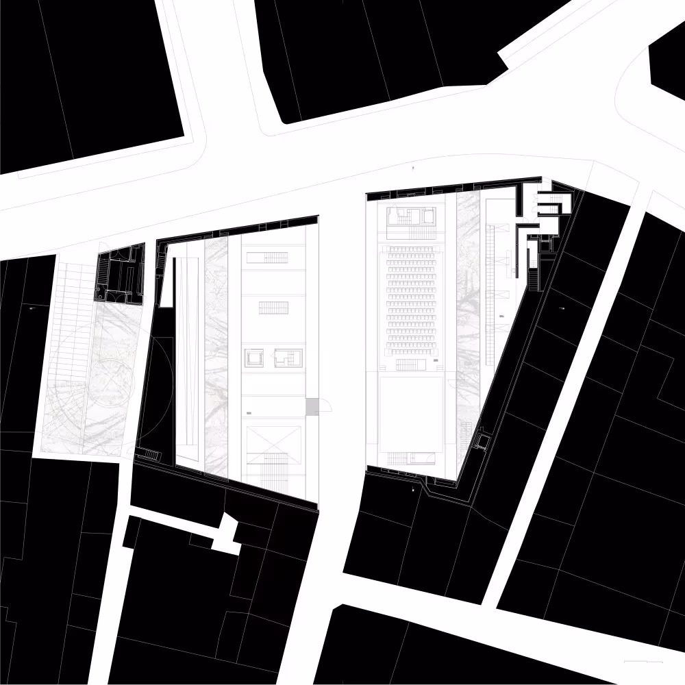 Planta baja del Centro de Artes de Sines de Aires Mateus dentro de la trama urbana, dibujada en blanco y negro