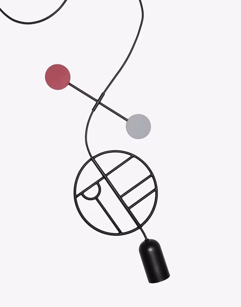 Detalle de la lámpara Lines & Dots con círculo de varilla negra y dos esferas roja y gris