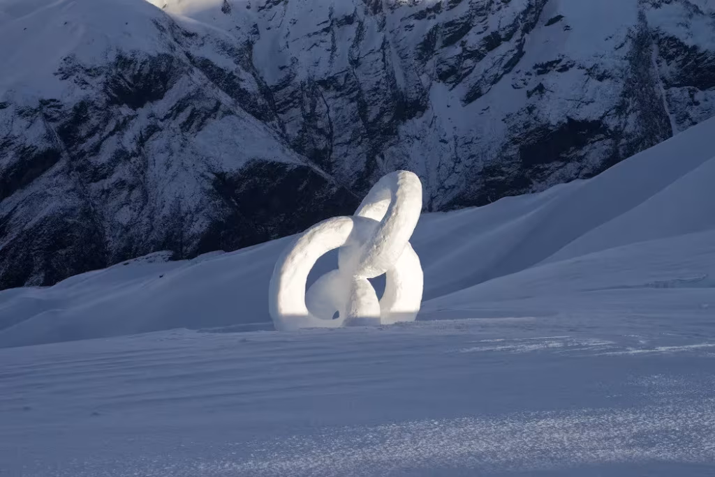 Escultura de hielo interconectada de Martin Hill