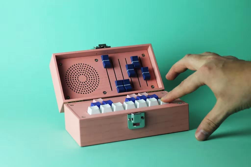 Bivalvia Synthesis, juguete con aire vintage