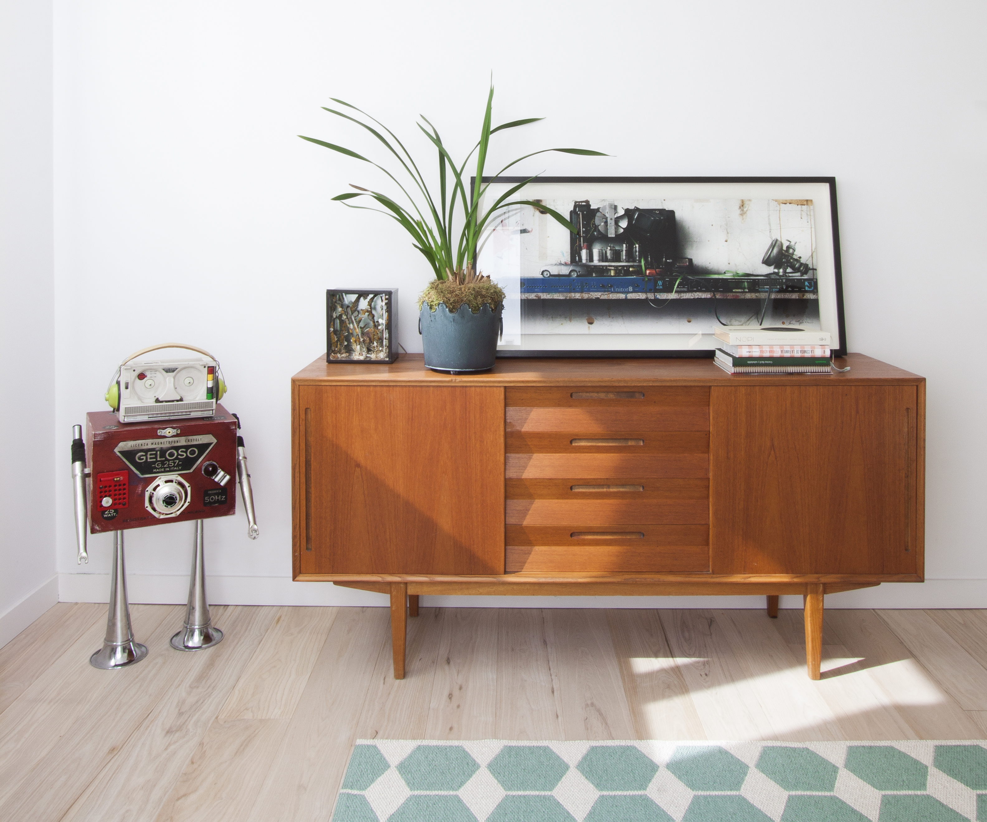 Detalle de aparador de diseño escandinavo