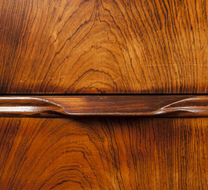 Detalle escritorio palidandro sin ornamentación