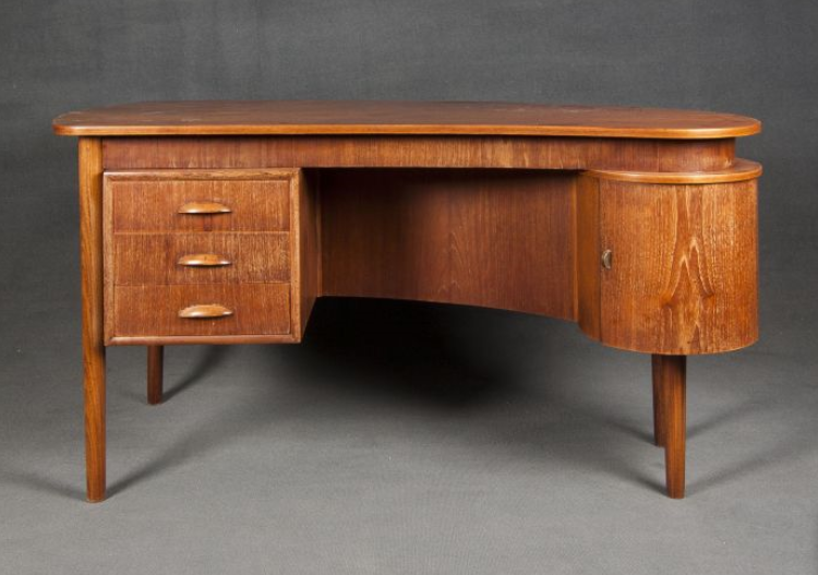 Escritorio escandinavo original disponible en BATAVIA