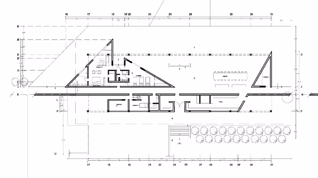 Plano de planta de la Casa Wabi con los muros triangulares de hormigón y la fila de columnas