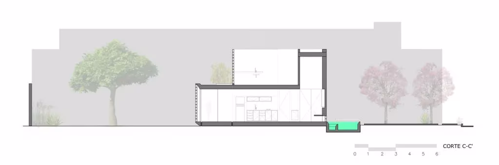 Sección C de la Casa Gabriela con el canal de agua resaltado en verde