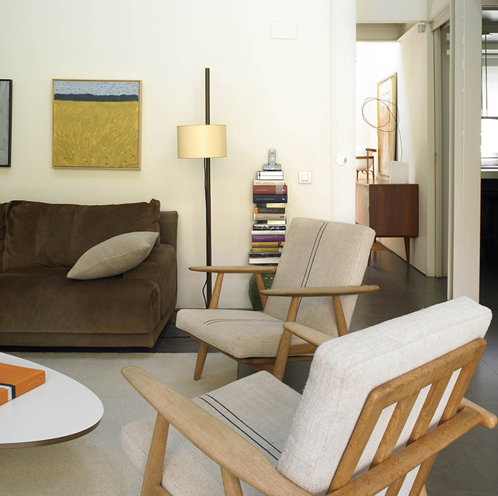 butacas y aparador, muebles escandinavos en proyecto batavia