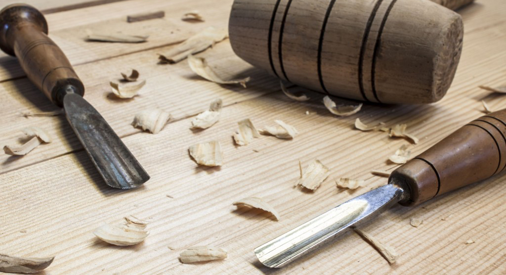 Detalle de cómo se restauran muebles paso a paso