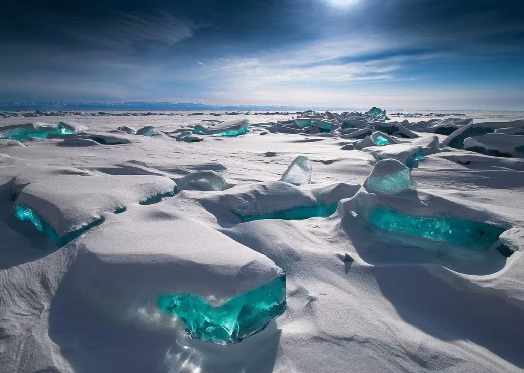 Detalle del cañón de hielo formando llamativos ríos turquesa