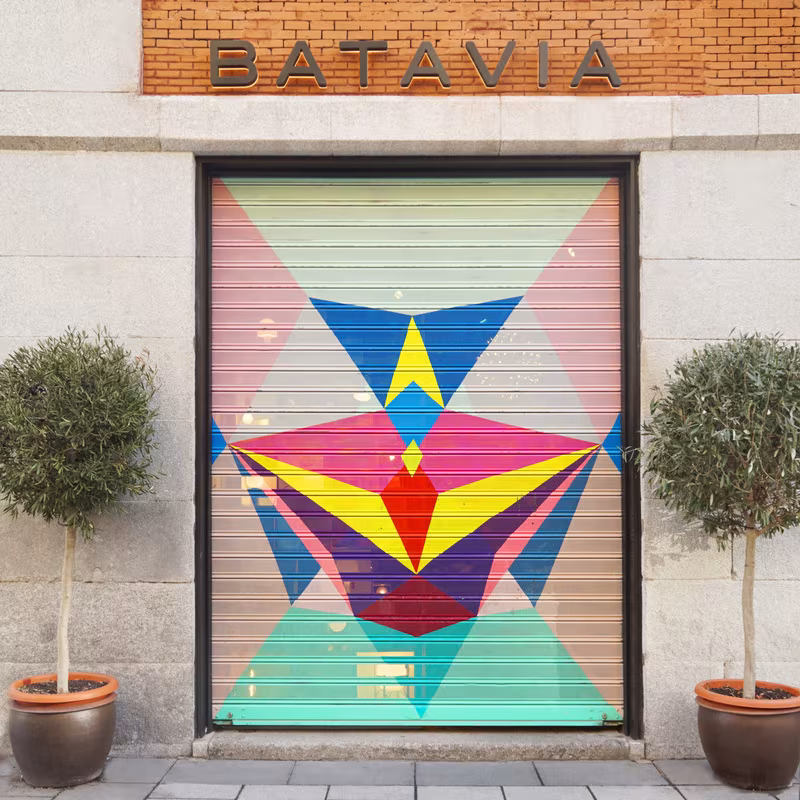 Entrada de la nueva tienda BATAVIA en Mejía Lequerica 