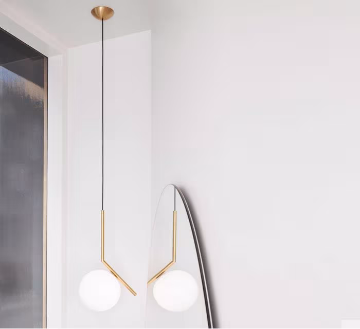 lámpara colgante de Michael Anastassiades disponible en batavia