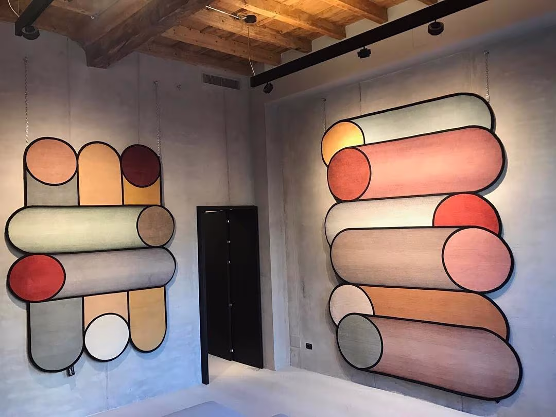 Alfombras de Patricia Urquiola en la feria del mueble de milán